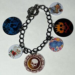 NWOT lightweight metal bracelet w/metal cool disc charms.